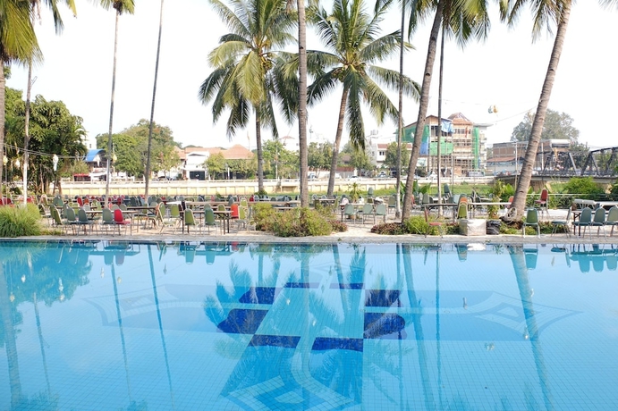 Imagen de la piscina del Hotel Diamond River Ping Petch-ngam. Foto 18