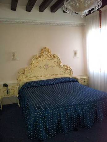 Imagen de la habitación del Hotel Diana, Centro de Venecia. Foto 1