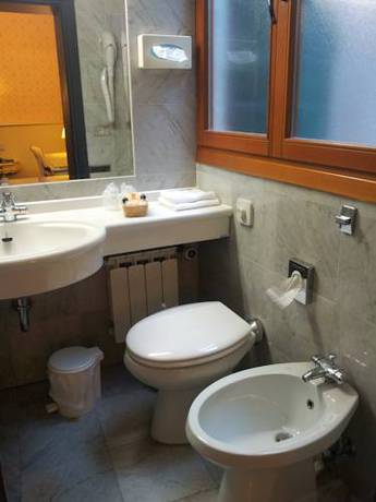 Imagen de la habitación del Hotel Diana, Centro de Venecia. Foto 3