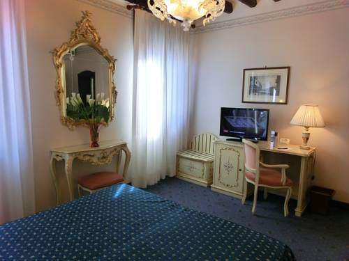 Imagen de la habitación del Hotel Diana, Centro de Venecia. Foto 5