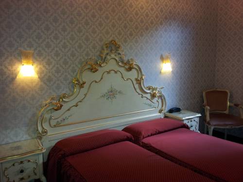 Imagen de la habitación del Hotel Diana, Centro de Venecia. Foto 7