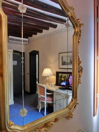 Imagen de la habitación del Hotel Diana, Centro de Venecia. Foto 8