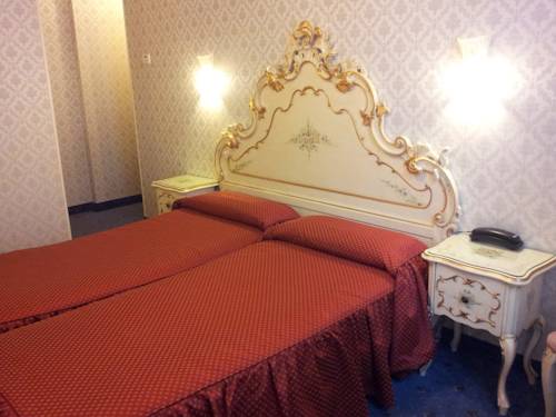 Imagen de la habitación del Hotel Diana, Centro de Venecia. Foto 9