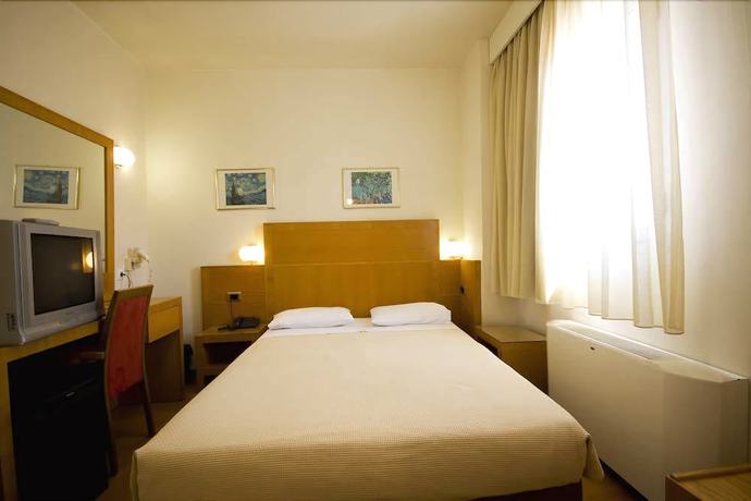 Imagen de la habitación del Hotel Diana, Chios. Foto 2