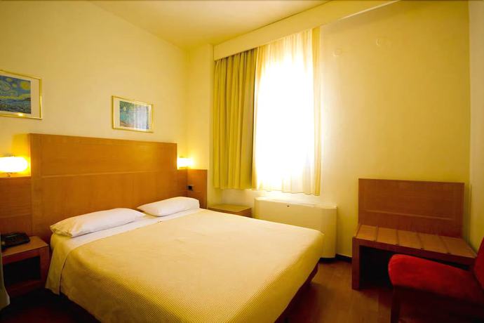 Imagen de la habitación del Hotel Diana, Chios. Foto 4