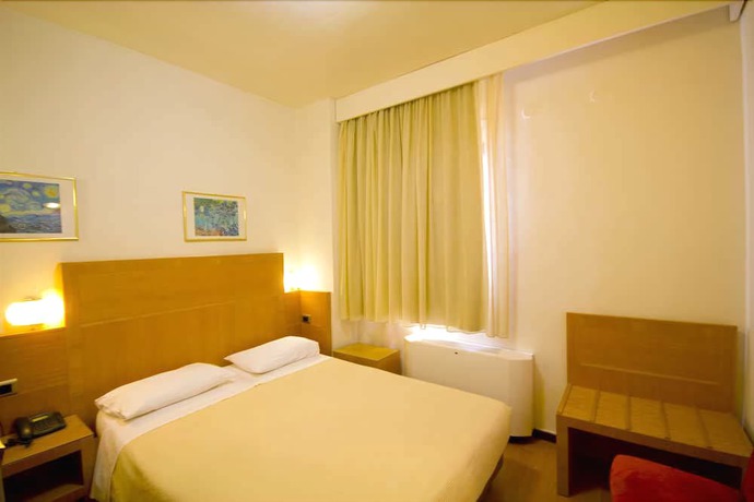 Imagen de la habitación del Hotel Diana, Chios. Foto 6