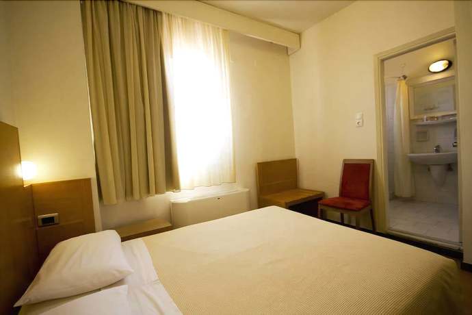 Imagen de la habitación del Hotel Diana, Chios. Foto 8