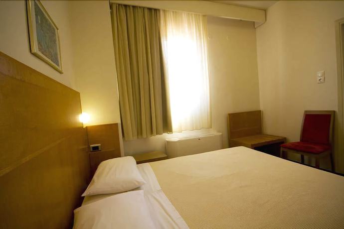 Imagen de la habitación del Hotel Diana, Chios. Foto 10