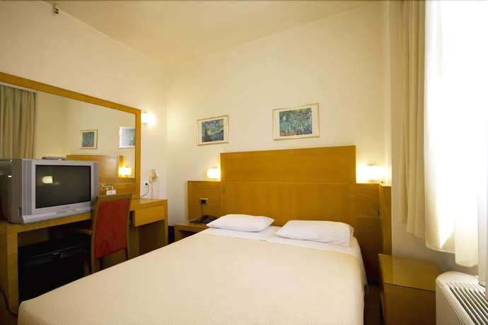 Imagen de la habitación del Hotel Diana, Chios. Foto 15
