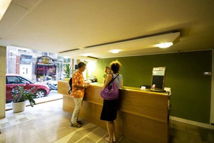 Imagen de los interiores del Hotel Diana, Chios. Foto 20