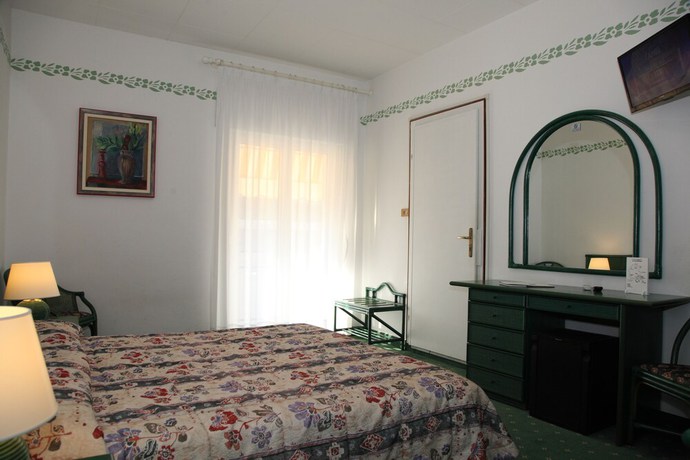 Imagen de la habitación del Hotel Diana, Grado. Foto 13