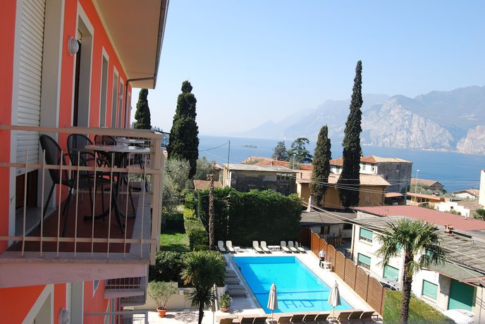 Imagen de la piscina del Hotel Diana, Malcesine. Foto 20