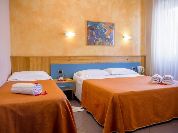 Imagen de la habitación del Hotel Diana Pompei. Foto 5