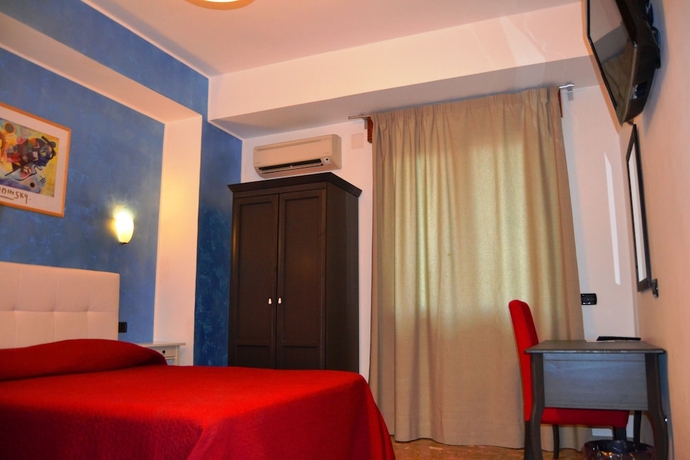 Imagen de la habitación del Hotel Diana Pompei. Foto 7