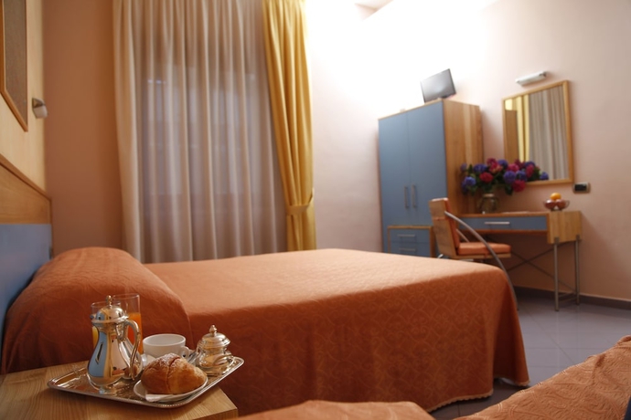 Imagen de la habitación del Hotel Diana Pompei. Foto 9