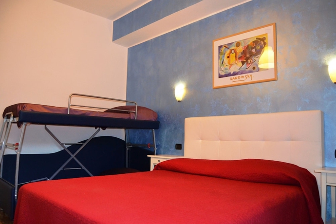 Imagen de la habitación del Hotel Diana Pompei. Foto 11