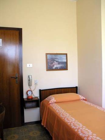 Imagen de la habitación del Hotel Diana, Riva del Garda. Foto 3