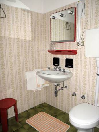 Imagen de la habitación del Hotel Diana, Riva del Garda. Foto 6