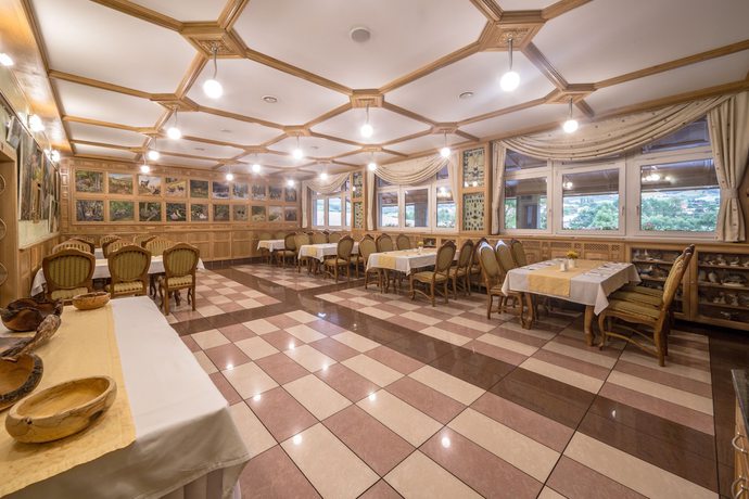 Imagen del bar/restaurante del Hotel Diana, Str&aacute;ža. Foto 4