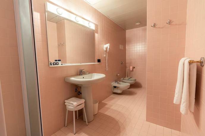 Imagen de la habitación del Hotel Diana, Valdobbiadene. Foto 17