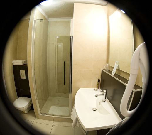 Imagen de la habitación del Hotel Diane. Foto 7