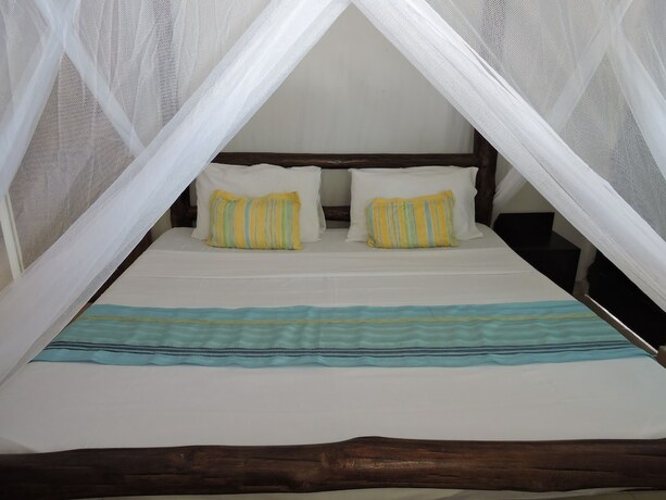 Imagen de la habitación del Hotel Diani Beachalets. Foto 19