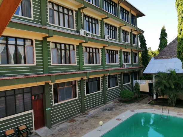 Imagen de la piscina del Hotel Diani Gift Guest House. Foto 18