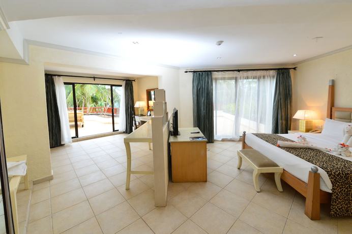Imagen de la habitación del Hotel Diani Reef Beach Resort and Spa. Foto 17