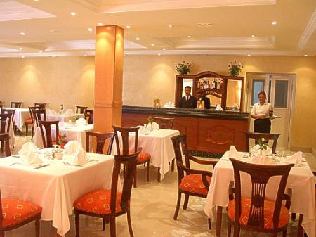 Imagen del bar/restaurante del Hotel Diar Yassine. Foto 2