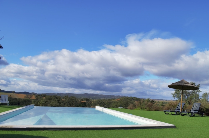Imagen de la piscina del Hotel Dias Distintos Turismo Rural. Foto 16
