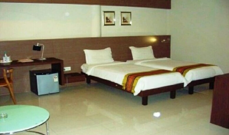 Imagen de la habitación del Hotel Dibrugarh Club House. Foto 22