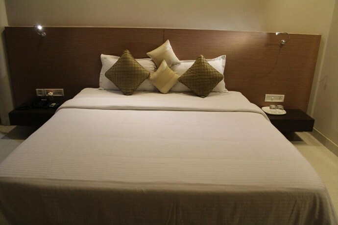 Imagen de la habitación del Hotel Dibrugarh Club House. Foto 23