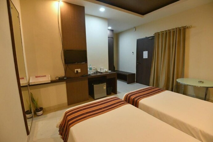 Imagen de la habitación del Hotel Dibrugarh Club House. Foto 28