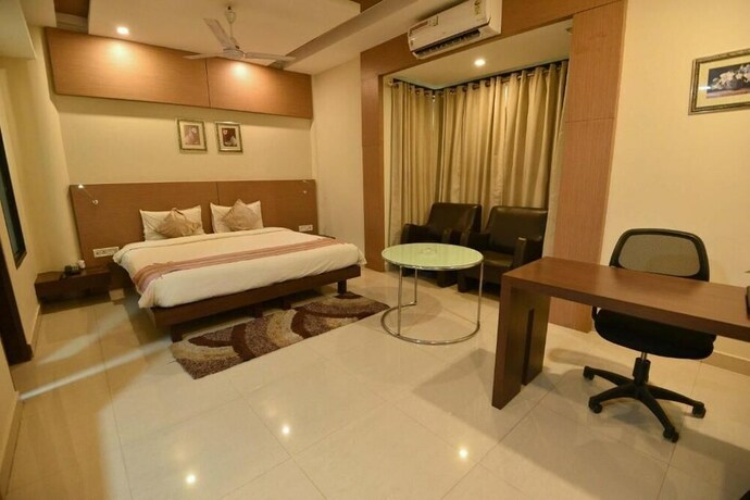 Imagen de la habitación del Hotel Dibrugarh Club House. Foto 30