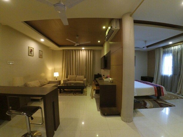Imagen de la habitación del Hotel Dibrugarh Club House. Foto 31