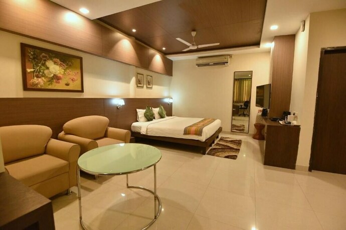 Imagen de la habitación del Hotel Dibrugarh Club House. Foto 32