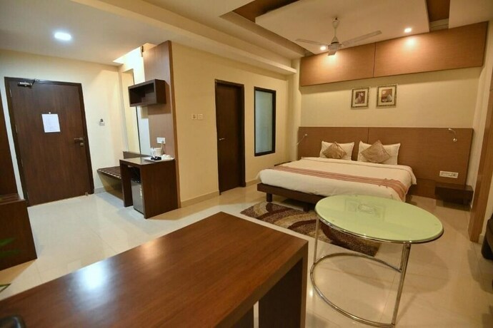 Imagen de la habitación del Hotel Dibrugarh Club House. Foto 33