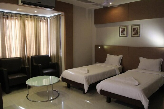 Imagen de la habitación del Hotel Dibrugarh Club House. Foto 37