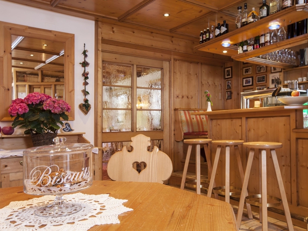 Imagen del bar/restaurante del Hotel Die Arlbergerin Adults Friendly (10+). Foto 4