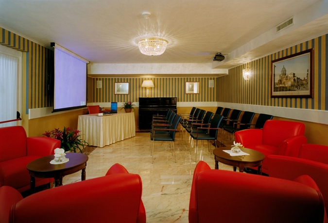 Imagen de los interiores del Hotel Dieci. Foto 11