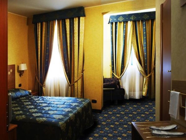 Imagen de la habitación del Hotel Dieci. Foto 5