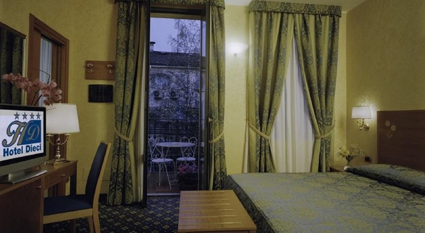 Imagen de la habitación del Hotel Dieci. Foto 9