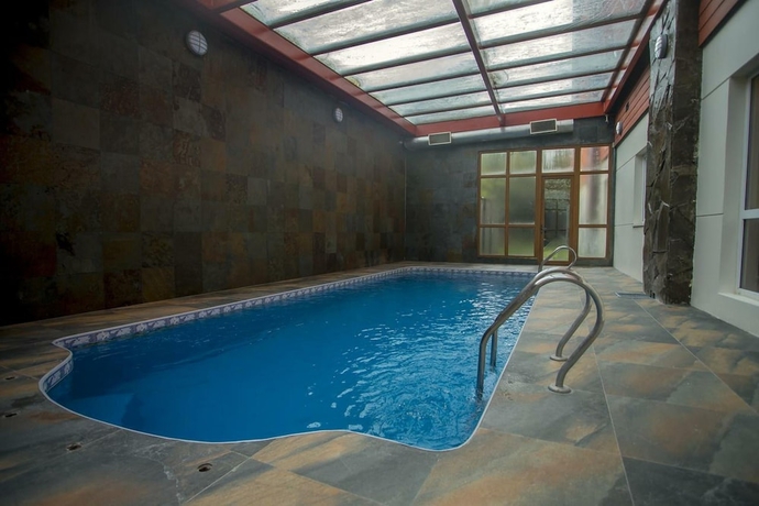 Imagen de la piscina del Hotel Diego De Almagro Puerto Montt. Foto 18