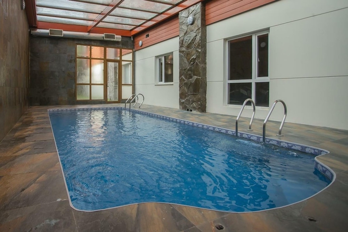 Imagen de la piscina del Hotel Diego De Almagro Puerto Montt. Foto 19