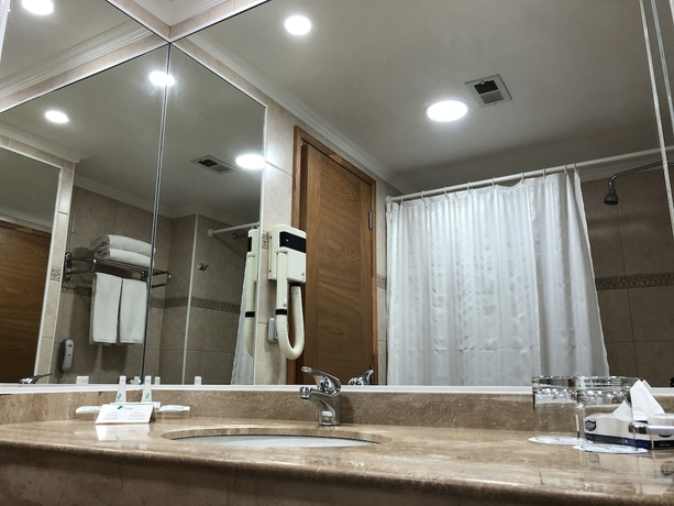 Imagen de la habitación del Hotel Diego De Almagro Punta Arenas. Foto 16