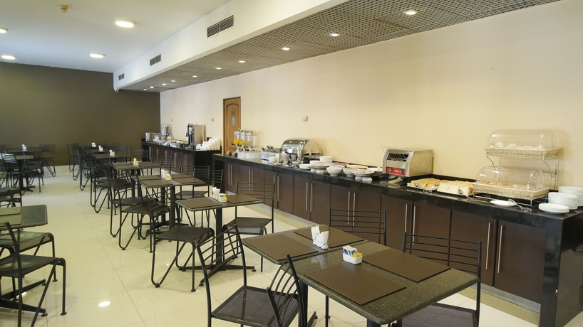 Imagen del bar/restaurante del Hotel Diego De Almagro Santiago Centro. Foto 9