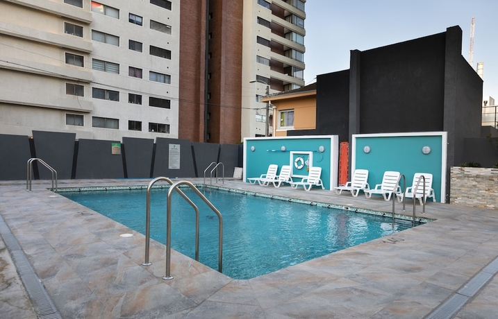 Imagen de la piscina del Hotel Diego de Almagro Viña del Mar. Foto 17