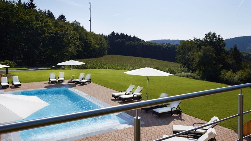 Imagen de la piscina del Hotel Diehlberg &ndash; Tagungs- and Wellnesshotel. Foto 16