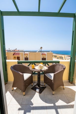 Imagen de la habitación del Hotel Dilina Studios. Foto 16