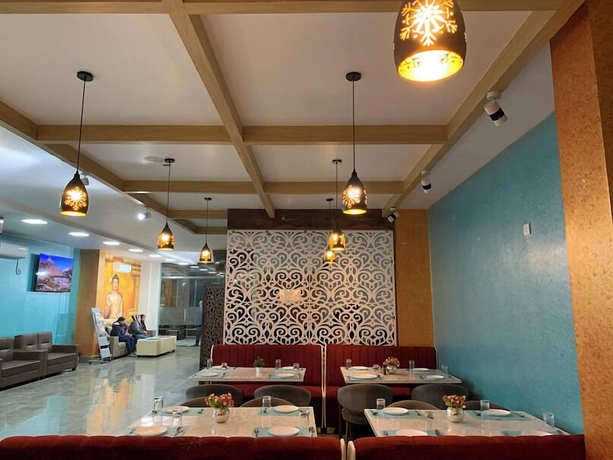 Imagen del bar/restaurante del Hotel Dimant Inn. Foto 1